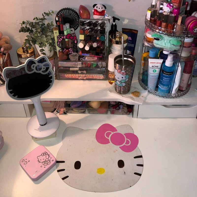 Impressions for store Hello Kitty LED Mirror